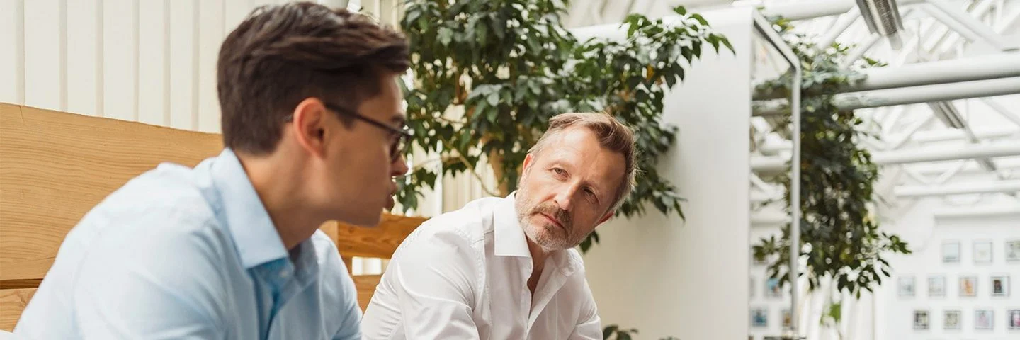 Arbeitnehmer und Arbeitgeber im Gespräch