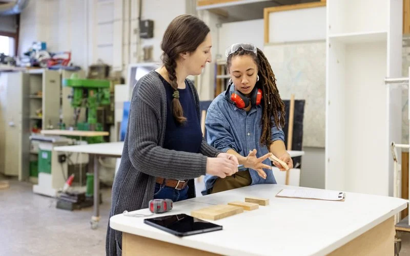 Anleitung im Arbeitsalltag: von erfahrenen Fachkräften lernen