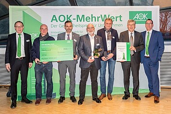 Überreichung des Preises an den Preisträger Ost: Paritätisches Seniorenzentrum Langenlonsheim GFA mbH