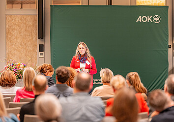 Lisa Käferlein, SGB GmbH Regensburg, hält einen Vortrag