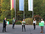 Das Gruppenfoto zeigt Beschäftigte der Thomas Magnete GmbH als Regionalsieger Nordost des AOK-MehrWert-Gesundheitspreis 2019. 