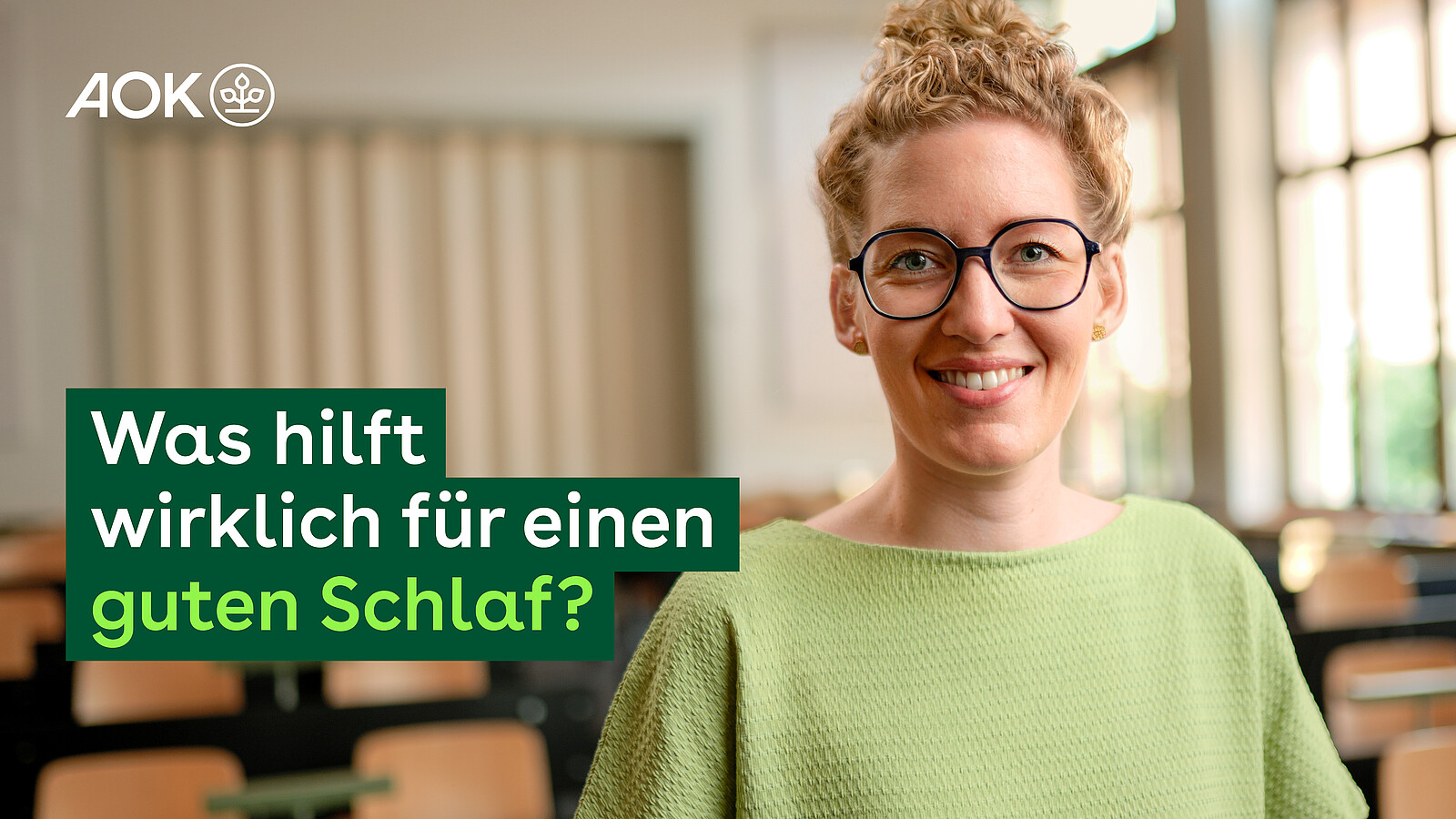 Zu sehen ist Frau Dr. Blume, die in die Kamera lächelt.