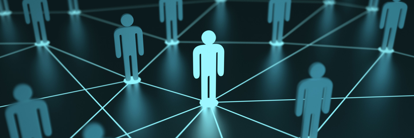 Netzwerken für kleine und mittlere Unternehmen. Grafische Darstellung von stilisierten menschlichen Figuren, die durch leuchtende Linien miteinander verbunden sind – symbolisiert ein Netzwerk oder digitale/vernetzte Kommunikation.