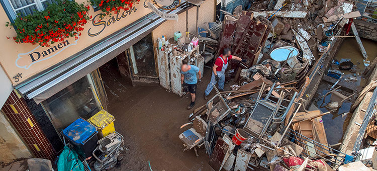 Flutschäden an Unternehmen Ein Blick auf die Trümmer eines Frisörsalons nach der Flut 2021 in Bad Neuenahr