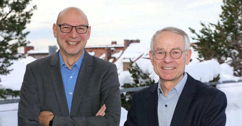 Werkleiter der Münchner Stadtentwässerung Auf dem Bild sind die beiden Werkleiter der Münchner Stadtentwässerung lachend zu sehen.