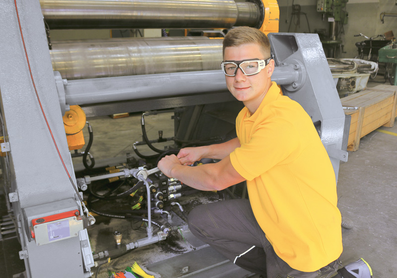 Insgesamt zwölf verschiedene Ausbildungsberufe hat BUTTING im Programm, darunter zum Beispiel Industriemechaniker. Insgesamt zwölf verschiedene Ausbildungsberufe hat BUTTING im Programm, darunter zum Beispiel Industriemechaniker.