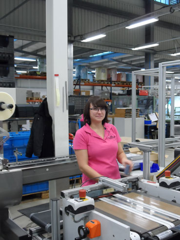 Mitarbeiterin Durable Mitarbeiterin in der Produktion von Durable