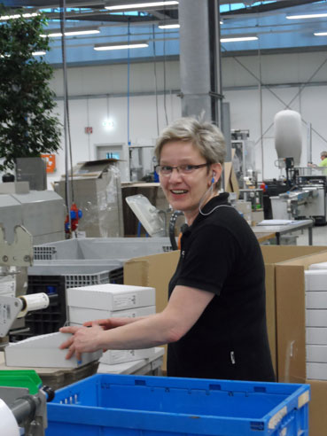 Mitarbeiterin Produktion Mitarbeiterin in der Produktion von Durable