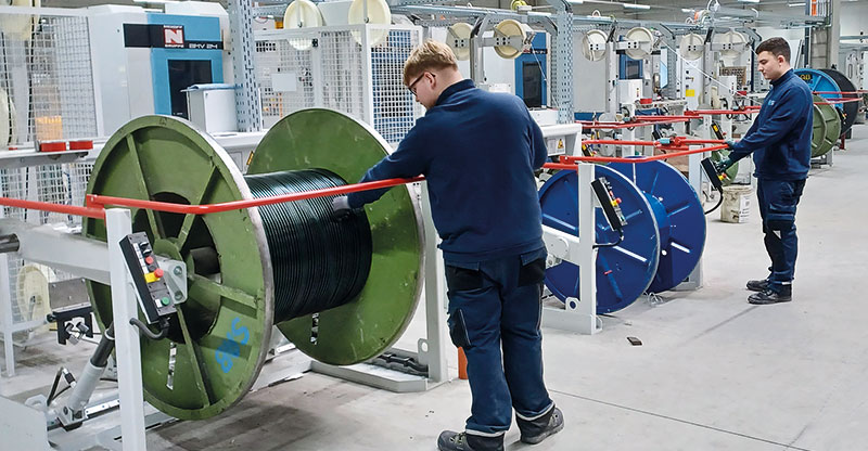 Praxisbeispiel SAB Bröckskes SAB Bröckskes-Mitarbeitende in der Produktion