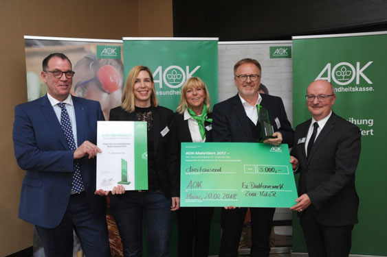 Preisträger Süd-West: Ev. Diakoniewerk Zoar Überreichung des Preises an den Preisträger Süd-West: Ev. Diakoniewerk Zoar