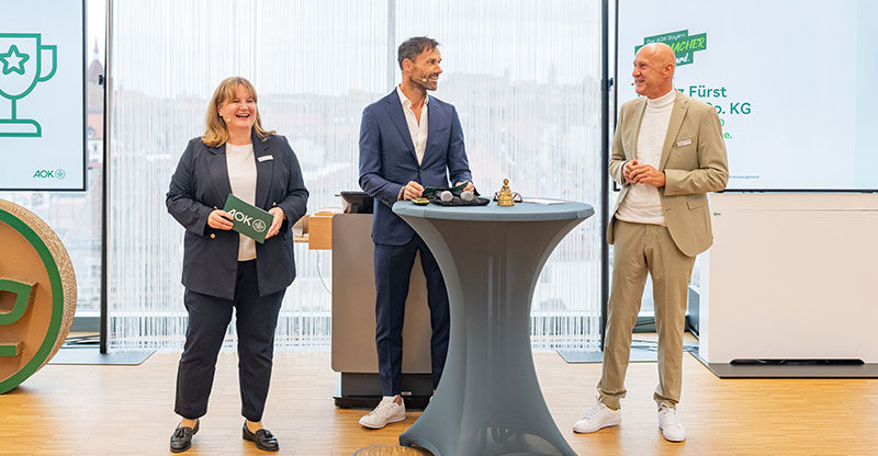 Sven Hannawald und die Laudatoren der AOK geben die Gewinner des GesundMacher Award 2025 bekannt. Sven Hannawald und die Laudatoren der AOK geben die Gewinner des GesundMacher Award 2025 bekannt.