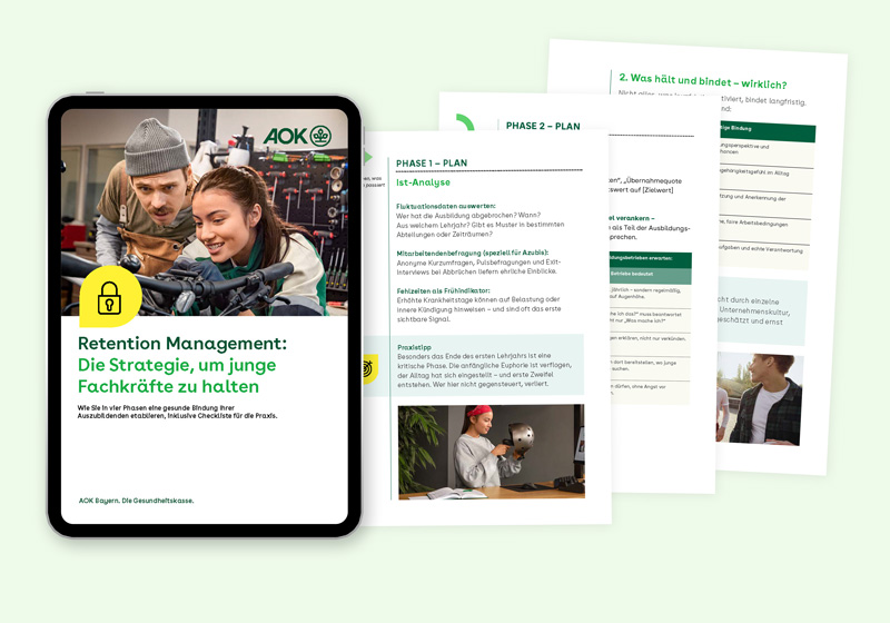 Das Titelblatt des AOK-Strategie-Papers zeigt einen Ausbilder, der eine junge Auszubildende bei der Reparatur eines Fahrrads unterstützt.
