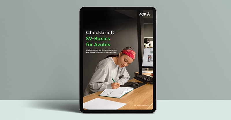 SV-Checkbrief für Azubis: Das Deckblatt ist auf einem Tablet zu sehen SV-Checkbrief für Azubis: Das Deckblatt ist auf einem Tablet zu sehen