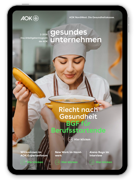 gesundes unternehmen Ausgabe 2-2026: Junge Frau riecht genussvoll an einem Suppengericht gesundes unternehmen Ausgabe 2-2026: Junge Frau riecht genussvoll an einem Suppengericht