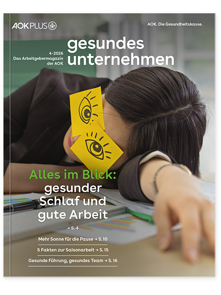 gesundes unternehmen Ausgabe 4-2026: Eine Person mit Klebezetteln auf den Augen. Auf den Klebezetteln sind Augen gemalt. Die Person legt den Kopf auf den Schreibtisch. gesundes unternehmen Ausgabe 4-2026: Eine Person mit Klebezetteln auf den Augen. Auf den Klebezetteln sind Augen gemalt. Die Person legt den Kopf auf den Schreibtisch.