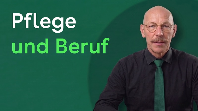 Video-Thumbnail zum Thema Pflege und Beruf: Mann mit Brille und Krawatte vor grünem Hintergrund