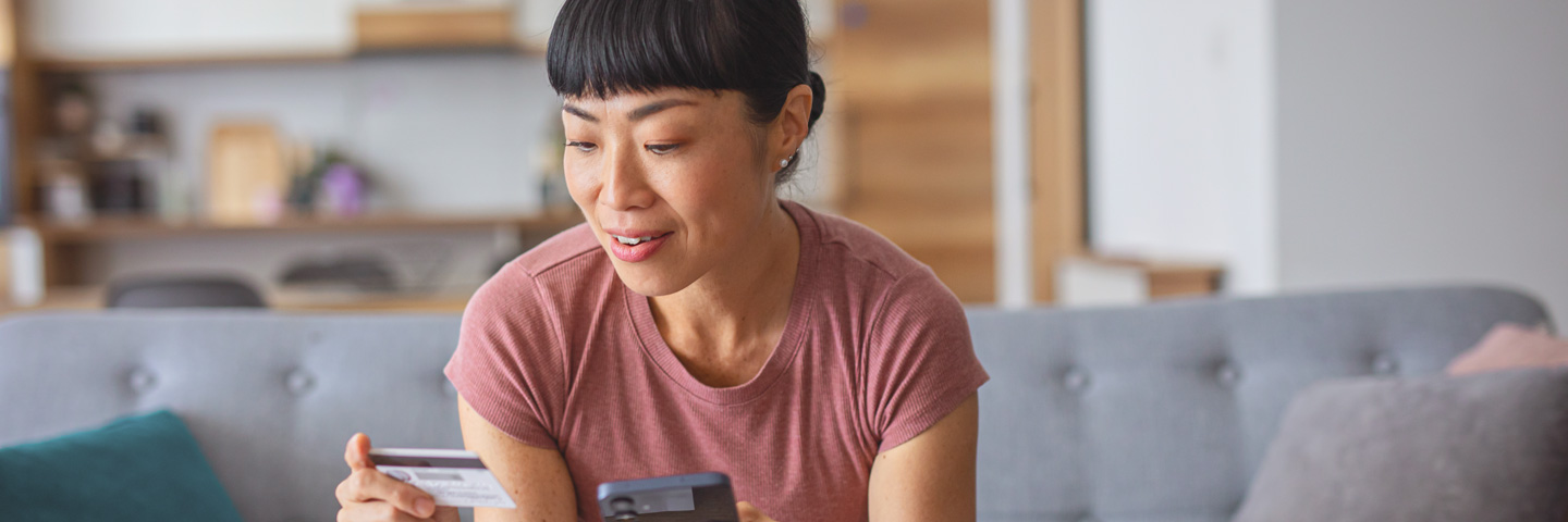 Sozialversicherung - Alle Themen für Arbeitgeber: Frau im Büro