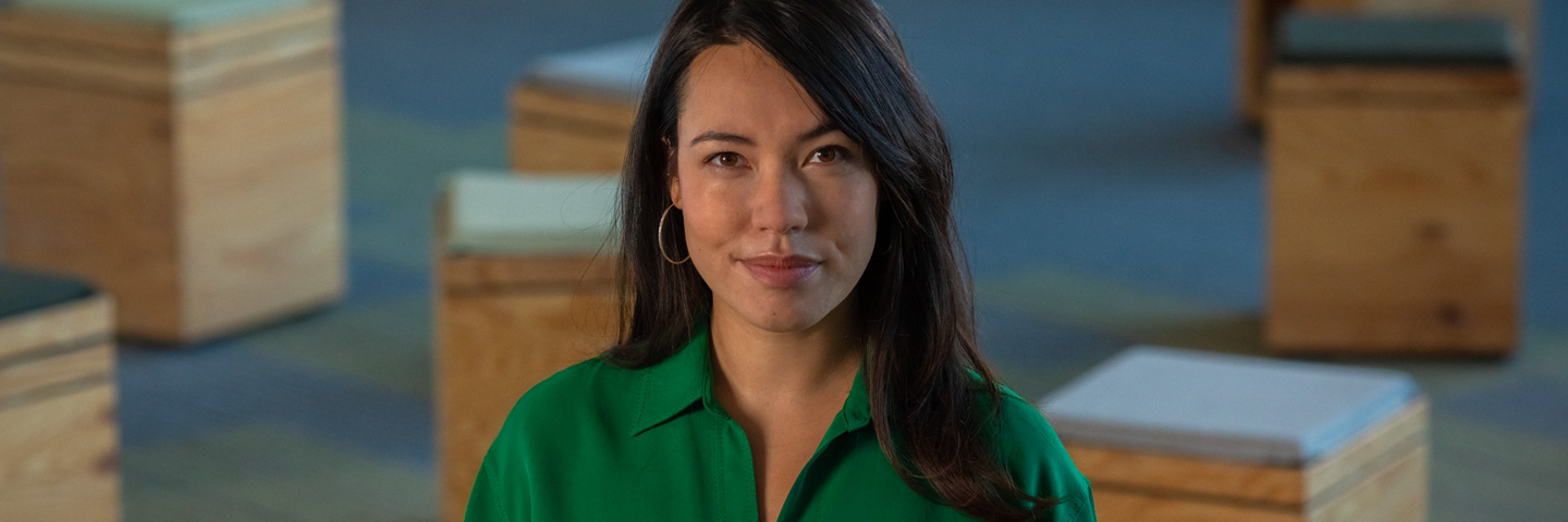 Beschäftigung und Sozialversicherung: Frau in Seminarraum