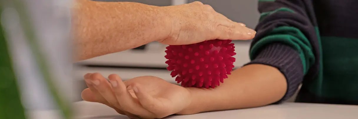 Massage-Ball - auch bekannt als Igelball - für die Ergotherapie Massage-Ball für die Ergotherapie