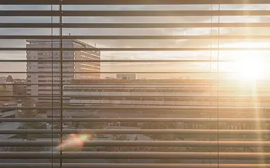 Foto: Fensterblick in den Sonnenuntergang