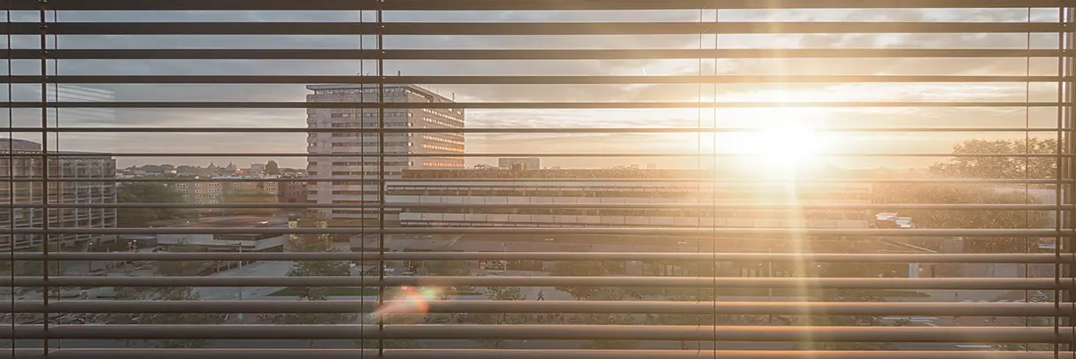 Foto: Fensterblick in den Sonnenuntergang