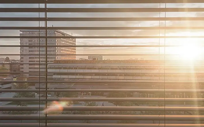 Foto: Fensterblick in den Sonnenuntergang