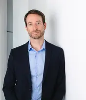 Lars Gabrys, MSc Epidemiology, ist Professor für Gesundheitssport und Prävention an der Fachhochschule für Sport und Management Potsdam (FHSMP) Das Bild zeigt Lars Gabrys, Professor für Gesundheitssport und Prävention an der Fachhochschule für Sport und Management Potsdam (FHSMP).