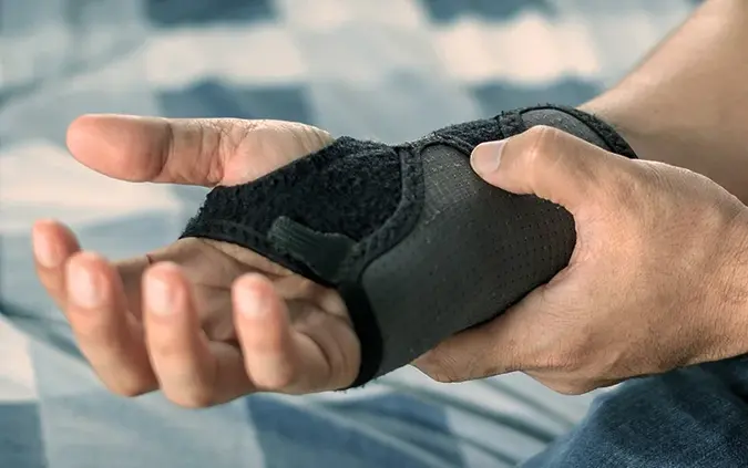 Arm mit Unterarmorthese