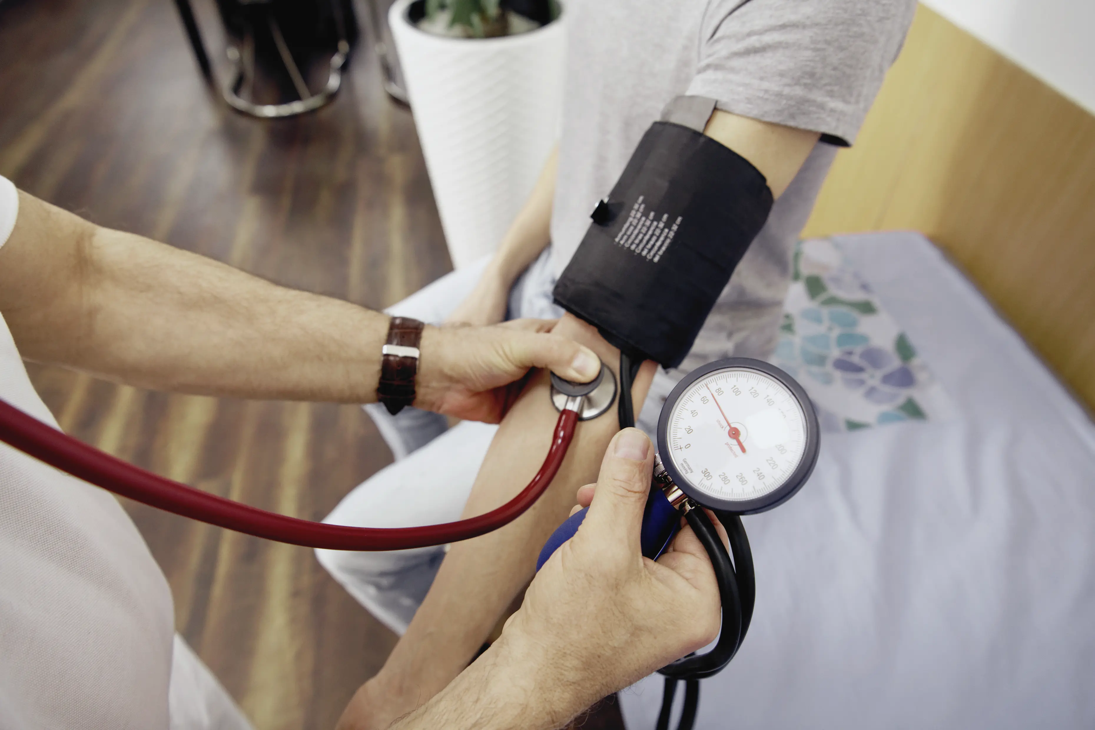 Blutdruckmessung in der Arztpraxis