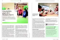 Pro Dialog vom 2. April 2026: Das Aufmacherbild zeigt mehrere Personen beim Training mit Gymnastikbällen in einem hellen Raum, während eine Person im Vordergrund auf einer Matte liegt und von einer weiteren Person betreut wird.