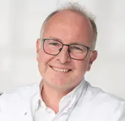 PD Dr. Christian Gilfrich PD Dr. Christian Gilfrich ist Chefarzt der Klinik für Urologie am Klinikum St. Elisabeth Straubing und Mitglied im QSR-Expertenpanel Urologielt.