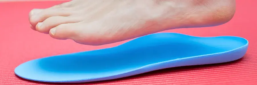 Fuß über orthopädischer Einlage