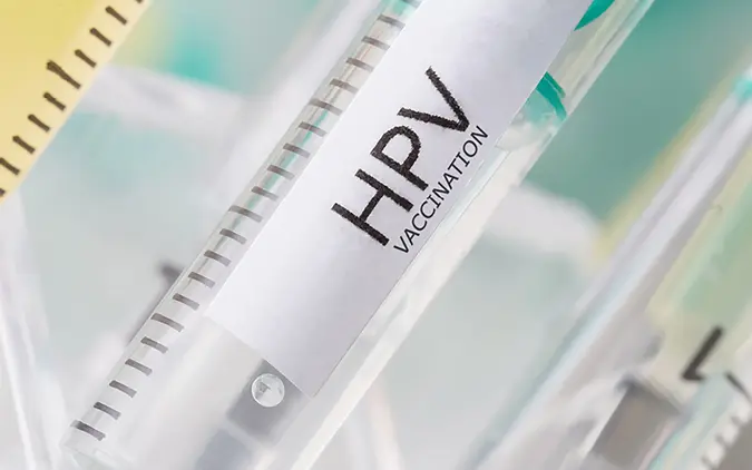Das Bild zeigt Spritzen mit Impfstoff gegen das HPV-Virus. 