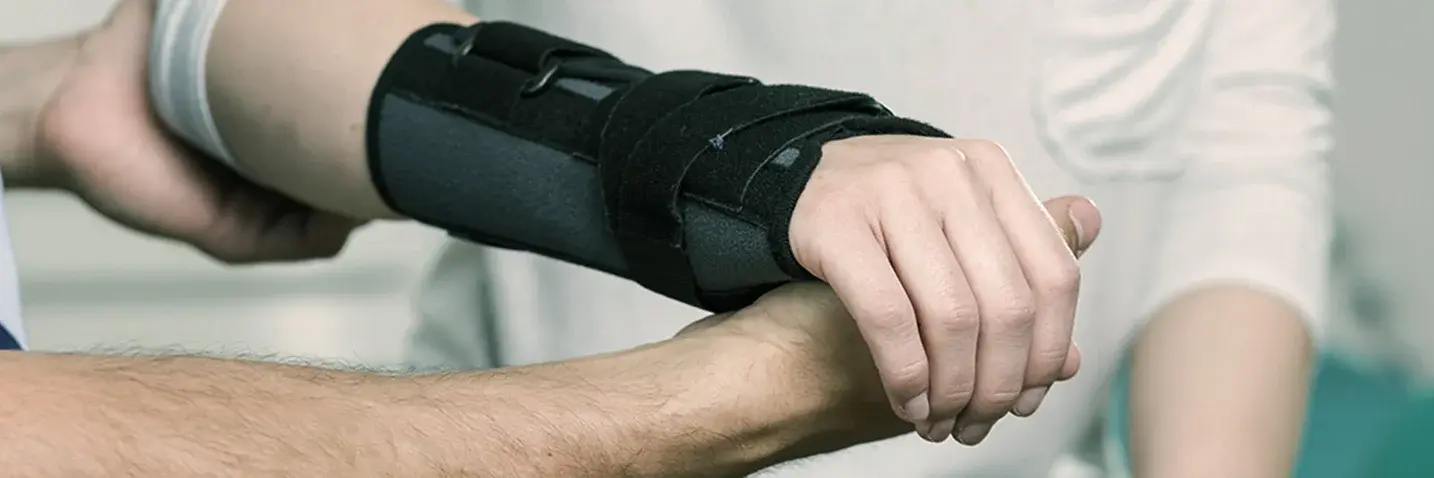 Arm mit Unterarmorthese