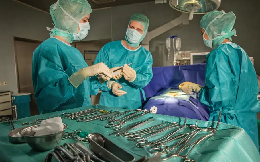 Chirurgisches Team im OP