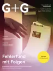 Hände einer Patientin vor einer Krankenhaustür, daneben eine Tasche mit medizinischen Unterlagen. Cover der Zeitschrift „G+G – Gesundheit und Gesellschaft“, Ausgabe 7/2026. 