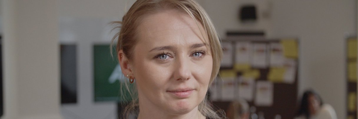 Porträt der ehemaligen Einzelhandelskauffrau Irina.