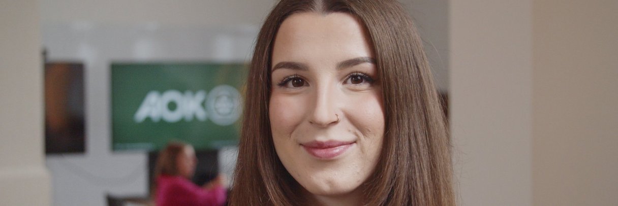 Porträtfoto der Quereinsteigerin Michelle (Industriekauffrau).