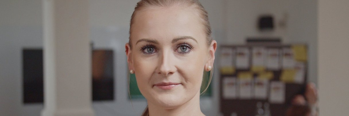 Porträtaufnahme der Quereinsteigerin Yvonne.