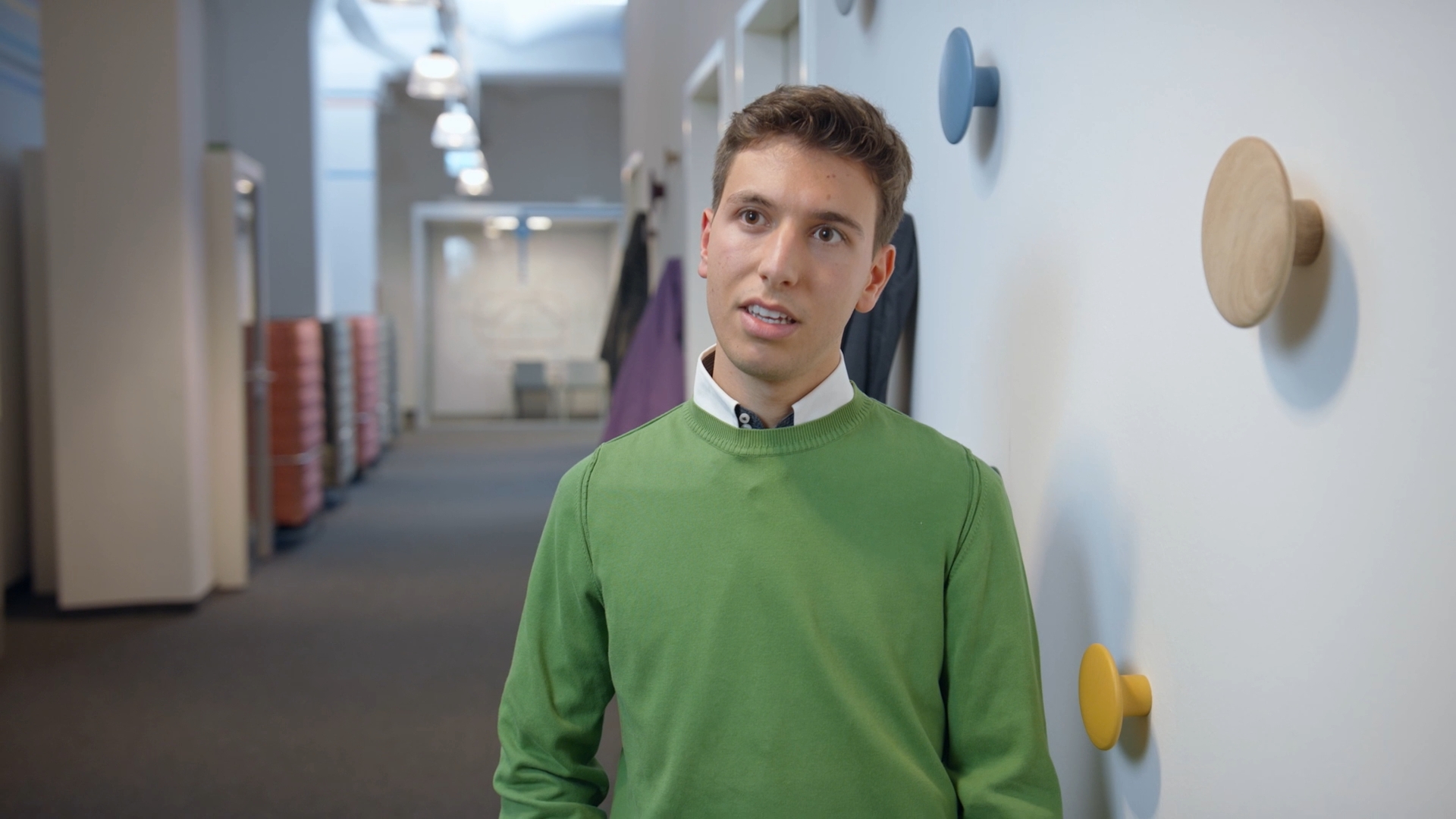 Porträt von Benito, Azubi bei der AOK Baden-Württemberg