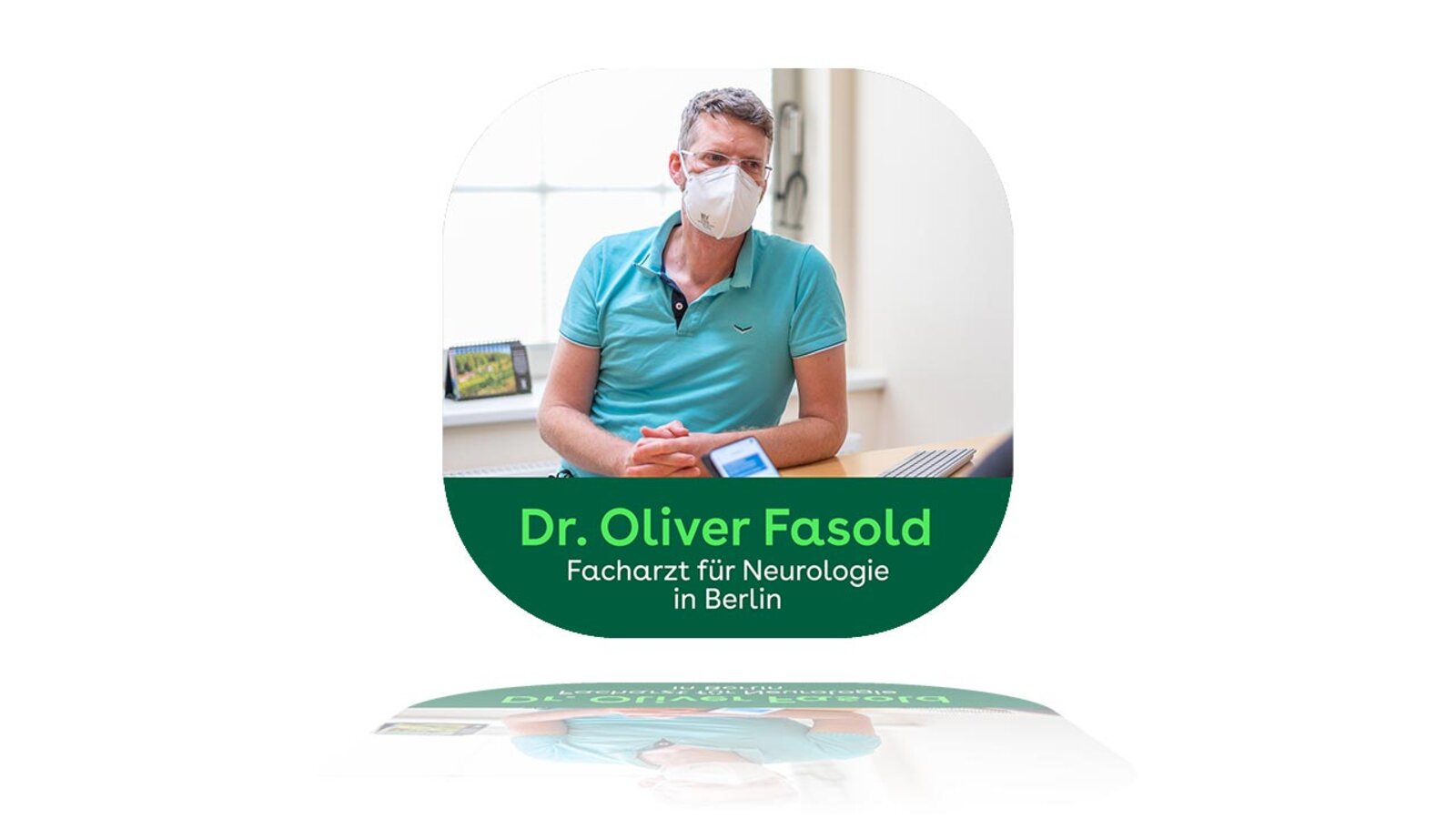 Der Neurologe Oliver Fasold im Gespräch mit einem Patienten