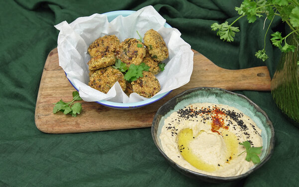 Falafel und Hummus von Fernsehköchin Felicitas Then.