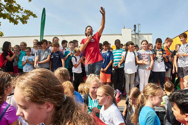 Gemeinsam viel Freude haben, miteinander teilen und dabei auch noch den Sportverein unterstützen, das ist mit der Initiative "NäherDran" der AOK Hessen möglich.