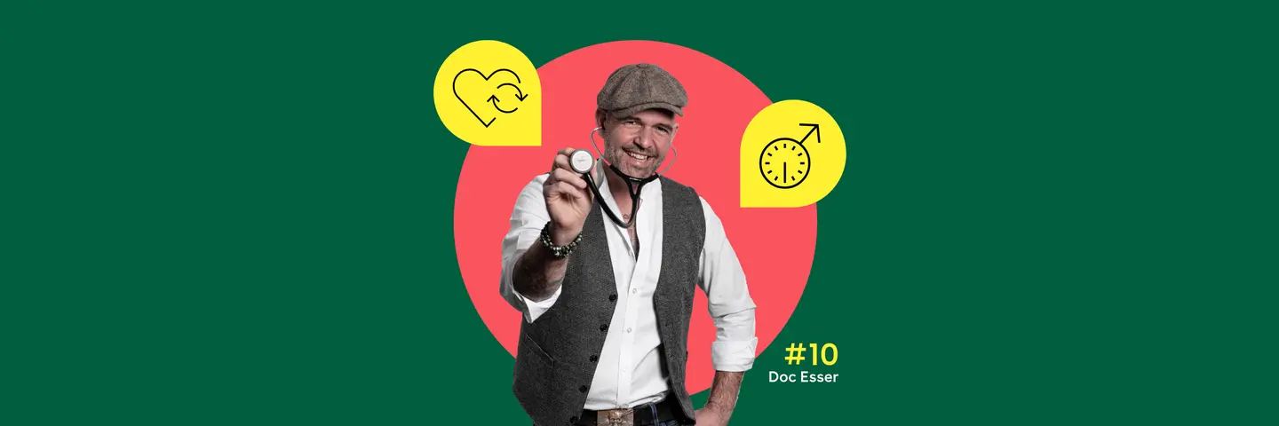 In der Mitte ist ein Foto von Doc Esser mit Schirmmütze und Stethoskop zu sehen. Links und rechts sind gelbe Sprechblasen mit einfachen, einfarbigen Symbolen zu sehen: links eine Herzzeichnung, rechts ein Männersymbol und eine Uhr.