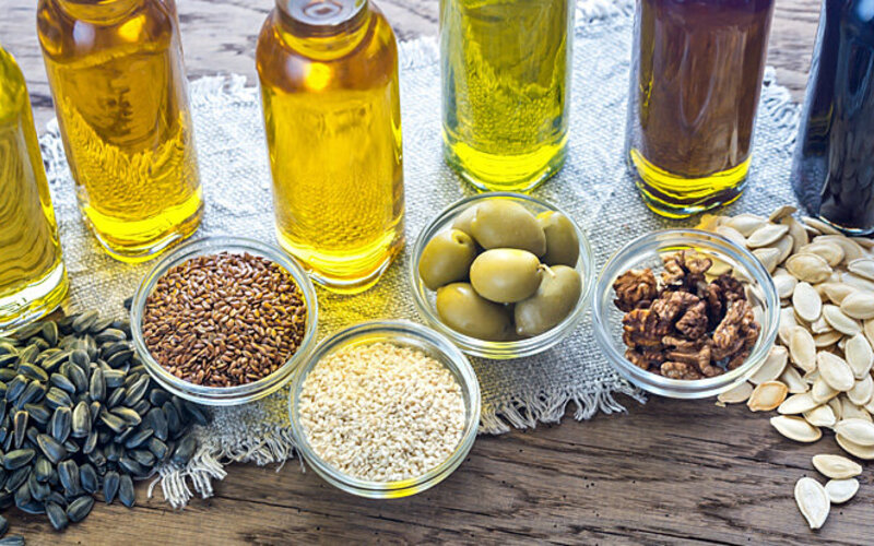 Sonnenblumenöl, Olivenöl, Walnüsse, Leinsamen und Co., was ist wirklich gesund?