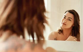 Frauen leiden oft unter stressbedingtem Haarausfall