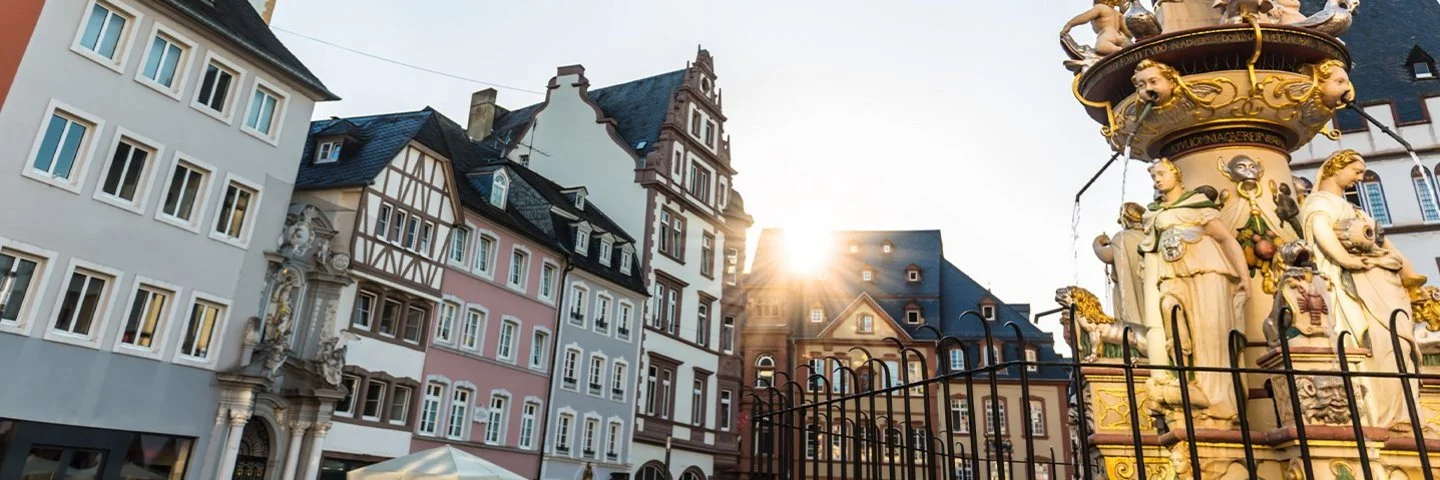 Rathausgebäude in der Saarbrücker Stadt, Saarland, Deutschland. Touristisches und Reise-Wahrzeichen