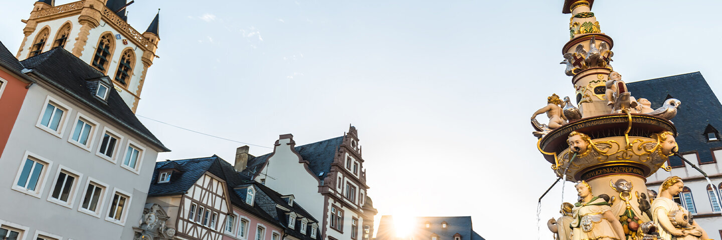 Rathausgebäude in der Saarbrücker Stadt, Saarland, Deutschland. Touristisches und Reise-Wahrzeichen