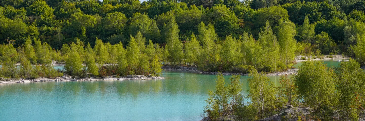 Der Dyckerhoffsee nahe Beckum ist auch als "Blaue Lagune" bekannt.