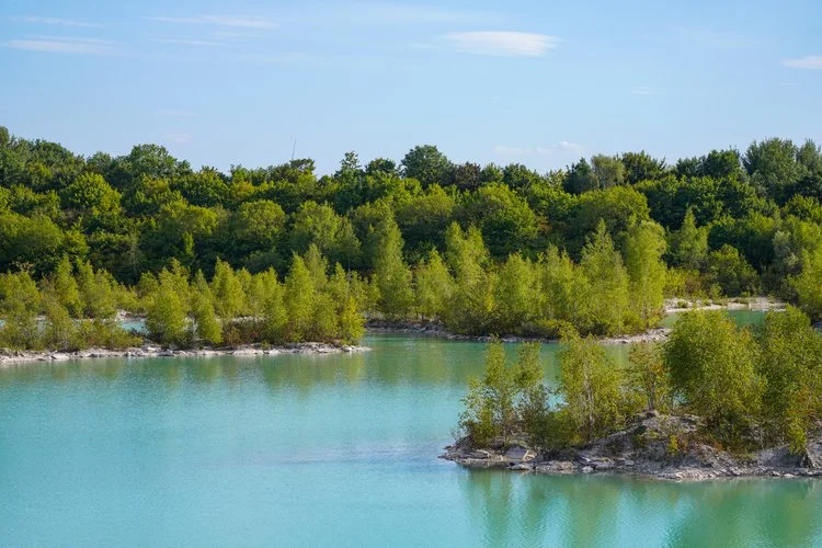 Der Dyckerhoffsee nahe Beckum ist auch als "Blaue Lagune" bekannt.